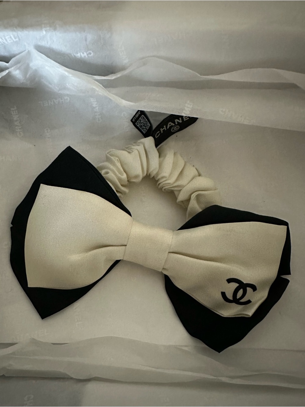 CHANEL Black & Ivory Two-Tone Bow Scrunchie - Picture 7 of 16